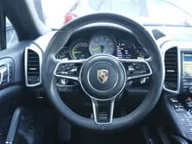 Porsche Cayenne (2015) thumbnail 7