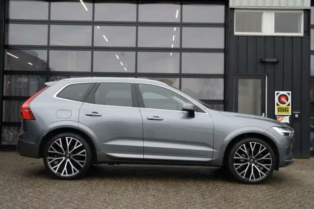 Volvo XC60 (2020) thumbnail 2