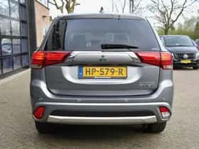 Mitsubishi Outlander (2015) thumbnail 23