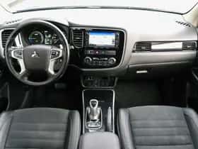 Mitsubishi Outlander (2015) thumbnail 27