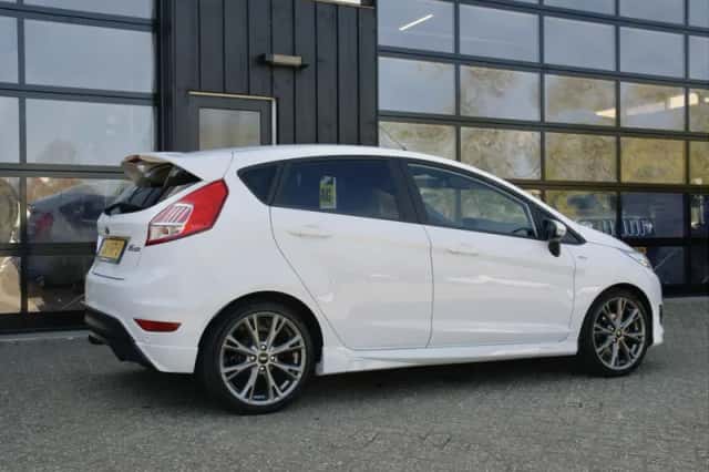 Ford Fiesta (2016) thumbnail 3