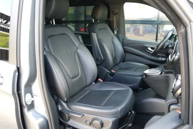 Mercedes-Benz EQV (2021) thumbnail 2