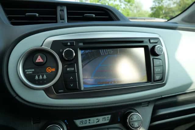 Toyota Yaris (2013) thumbnail 11