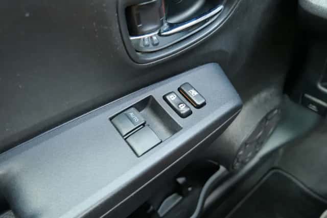 Toyota Yaris (2013) thumbnail 13