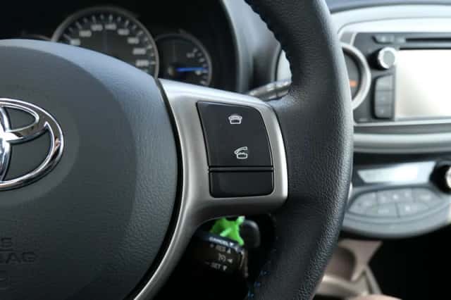 Toyota Yaris (2013) thumbnail 15