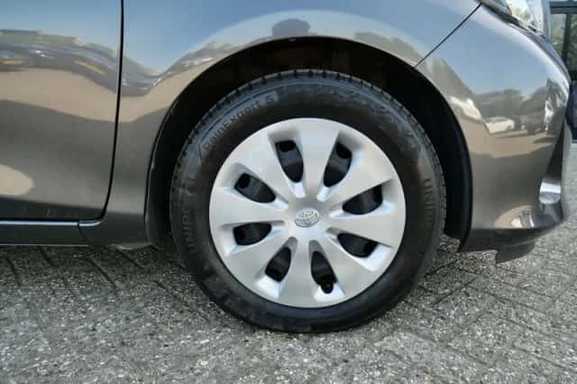 Toyota Yaris (2013) thumbnail 16