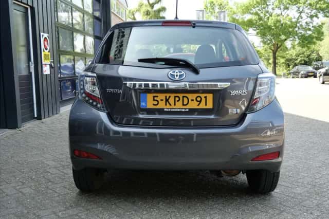 Toyota Yaris (2013) thumbnail 22