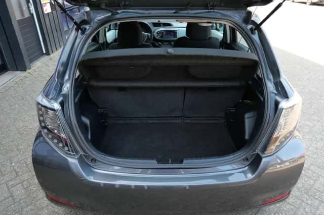 Toyota Yaris (2013) thumbnail 23
