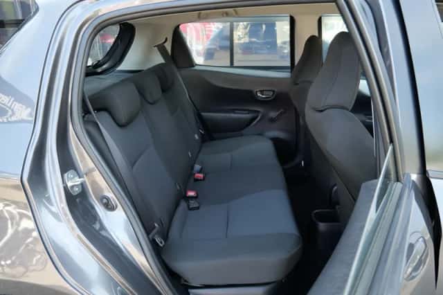 Toyota Yaris (2013) thumbnail 25