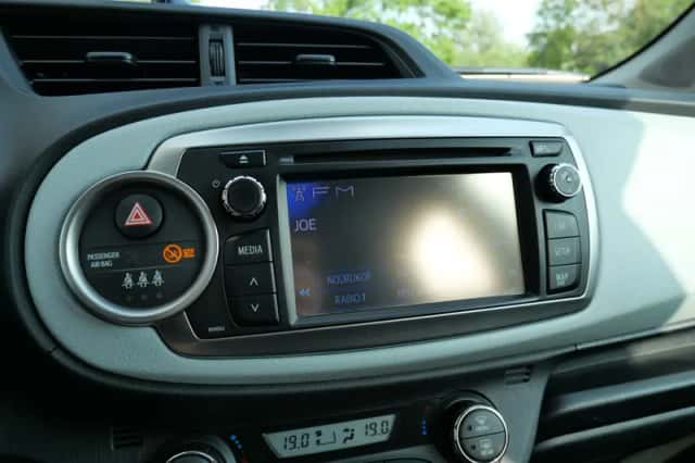 Toyota Yaris (2013) thumbnail 10