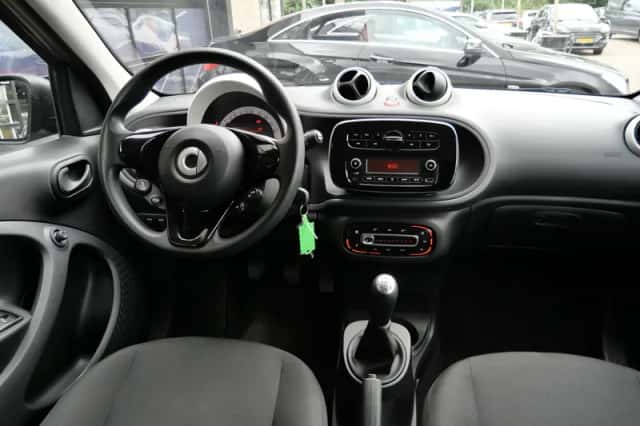 Smart Forfour (2018) thumbnail 6