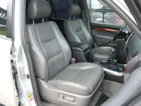 Toyota Land Cruiser (2004) thumbnail 2