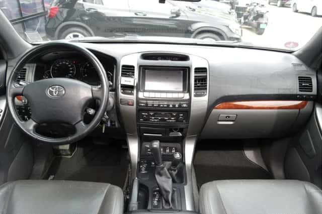Toyota Land Cruiser (2004) thumbnail 33