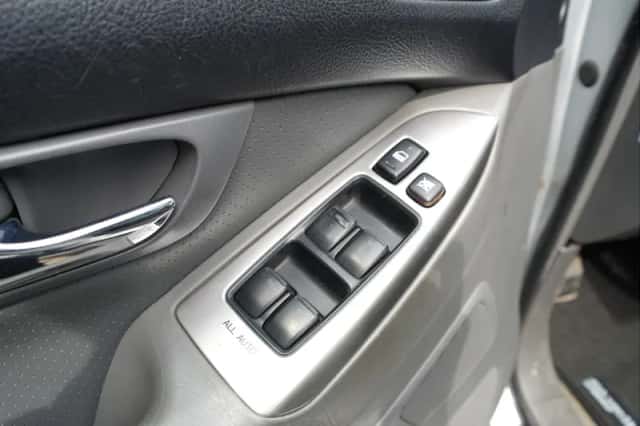Toyota Land Cruiser (2004) thumbnail 35