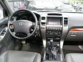 Toyota Land Cruiser (2004) thumbnail 6