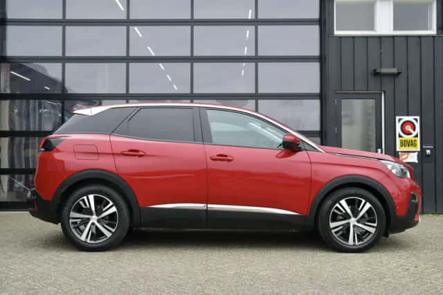 Peugeot 3008 (2016) thumbnail 4