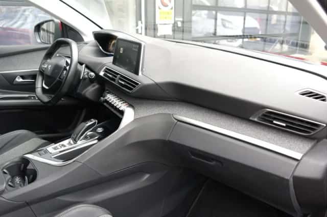 Peugeot 3008 (2016) thumbnail 5