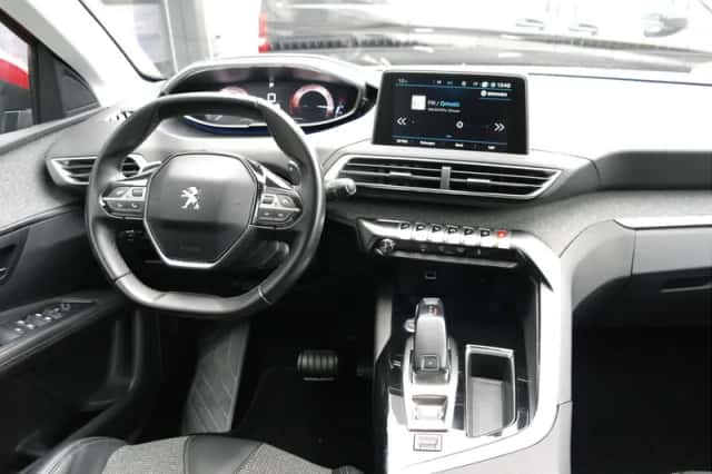 Peugeot 3008 (2016) thumbnail 6