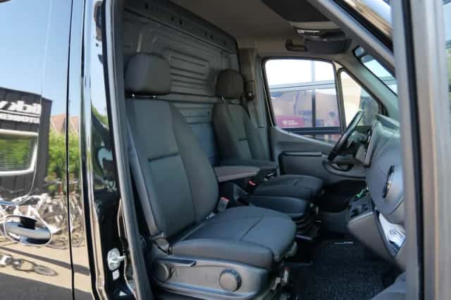 Mercedes-Benz Sprinter (2021) thumbnail 2