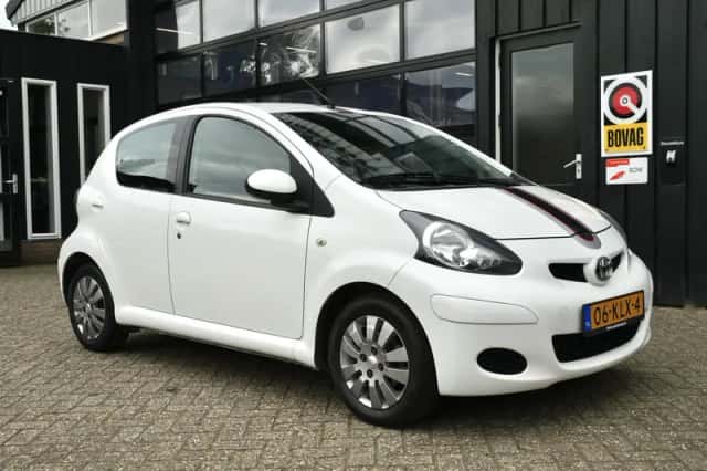Toyota Aygo (2010) thumbnail 1