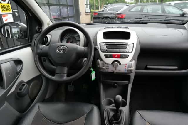 Toyota Aygo (2010) thumbnail 6