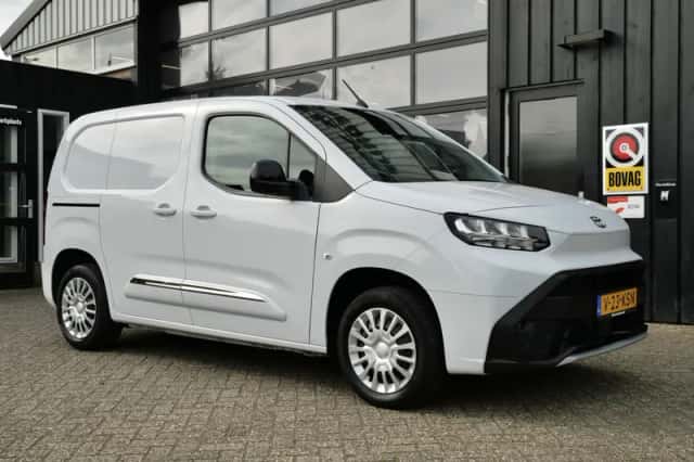 Toyota Proace (2024) thumbnail 1