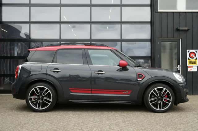 MINI Countryman (2017) thumbnail 4