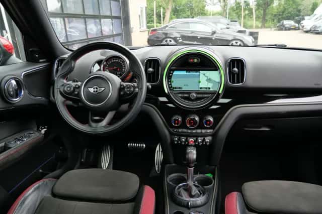 MINI Countryman (2017) thumbnail 6
