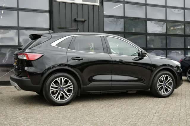Ford Kuga (2020) thumbnail 3