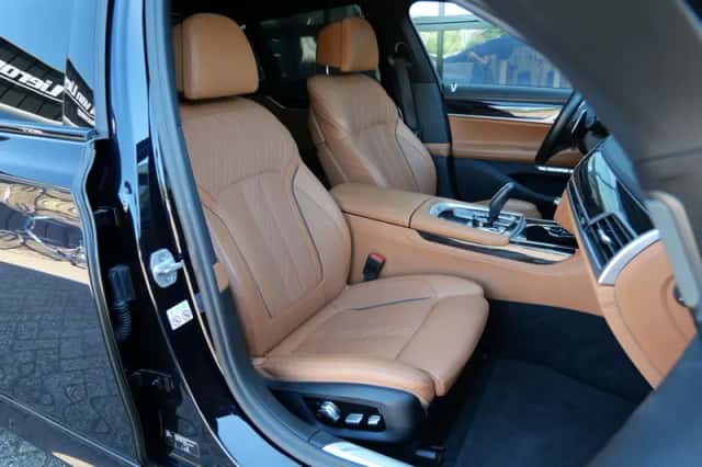 BMW 7-Serie (2018) thumbnail 2