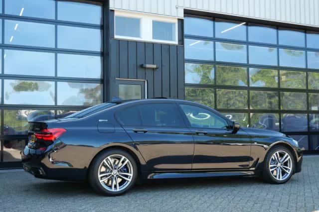 BMW 7-Serie (2018) thumbnail 3