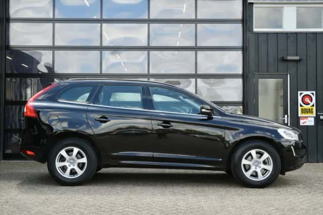 Volvo XC60 (2017) thumbnail 4