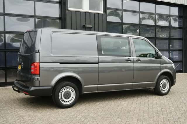 Volkswagen Transporter (2018) thumbnail 3