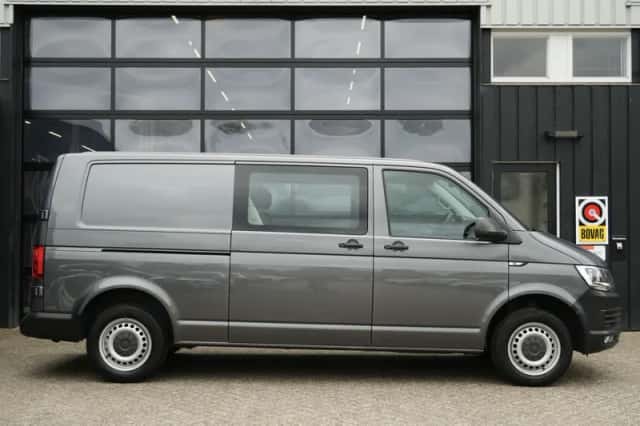 Volkswagen Transporter (2018) thumbnail 4