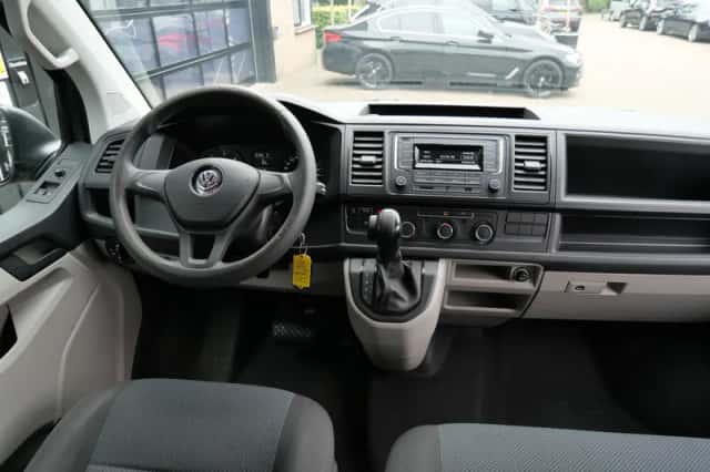 Volkswagen Transporter (2018) thumbnail 6