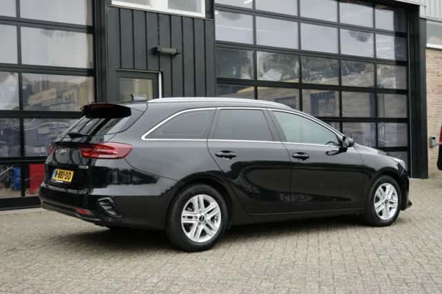 Kia Ceed Sportswagon (2021) thumbnail 3