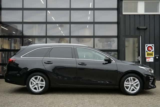 Kia Ceed Sportswagon (2021) thumbnail 4