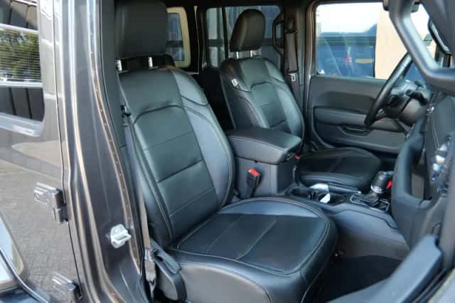 Jeep Wrangler (2021) thumbnail 2