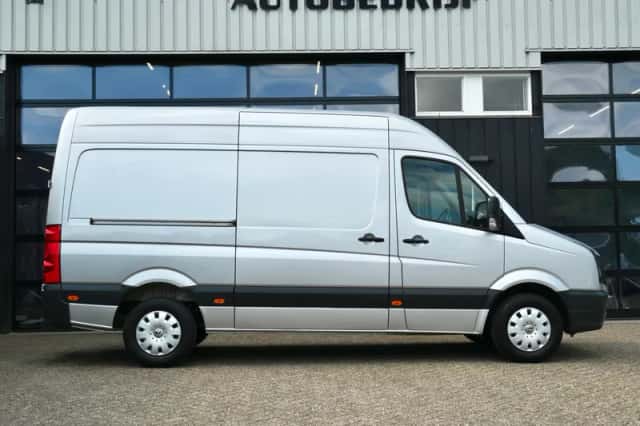 Volkswagen Crafter (2012) thumbnail 2