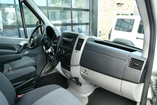 Volkswagen Crafter (2012) thumbnail 3