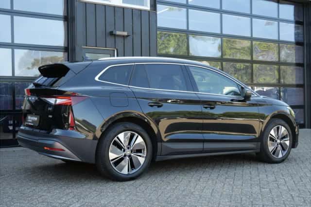 Škoda Enyaq (2023) thumbnail 3