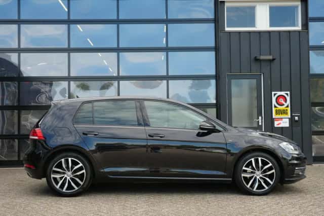 Volkswagen Golf (2018) thumbnail 2