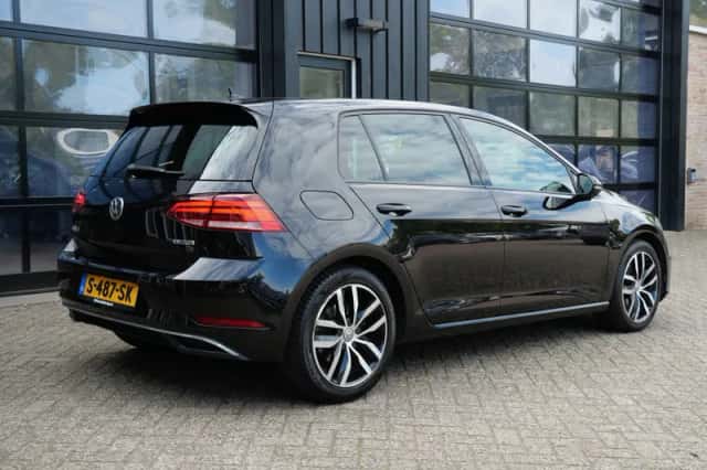 Volkswagen Golf (2018) thumbnail 5