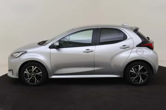 Toyota Yaris (2025) thumbnail 2