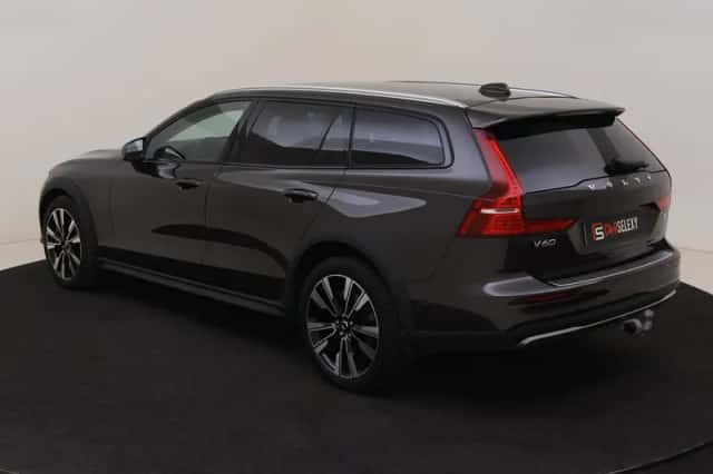 Volvo V60 (2024) thumbnail 3