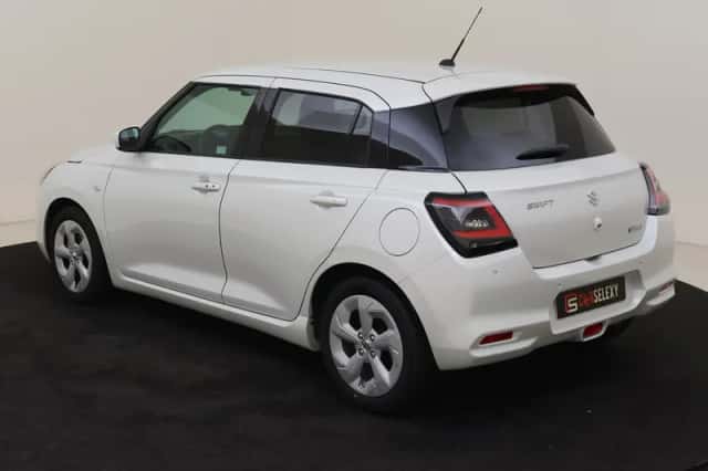 Suzuki Swift (2025) thumbnail 3