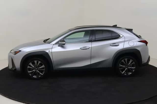 Lexus UX (2024) thumbnail 2