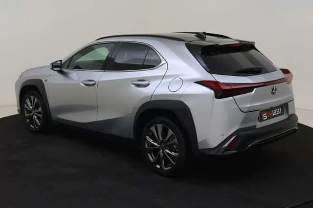 Lexus UX (2024) thumbnail 3