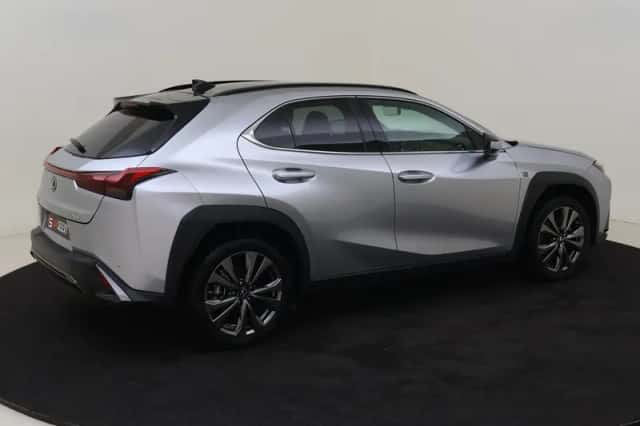 Lexus UX (2024) thumbnail 5