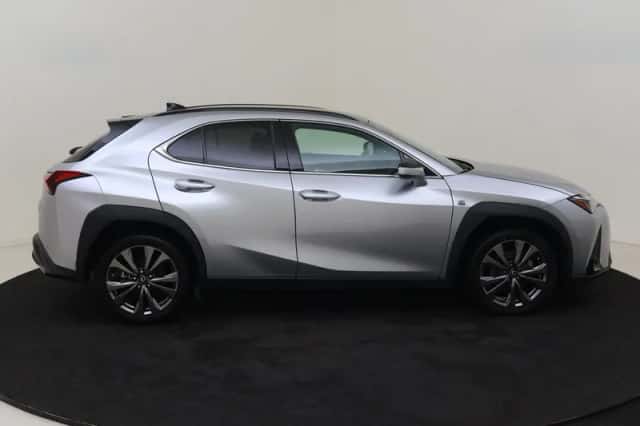 Lexus UX (2024) thumbnail 6